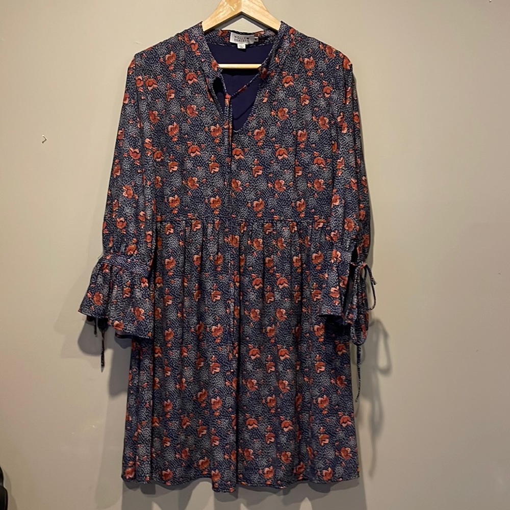 Molly Bracken, M, navy with lovely pattern, tie at neck, ties on sleeves, EUC